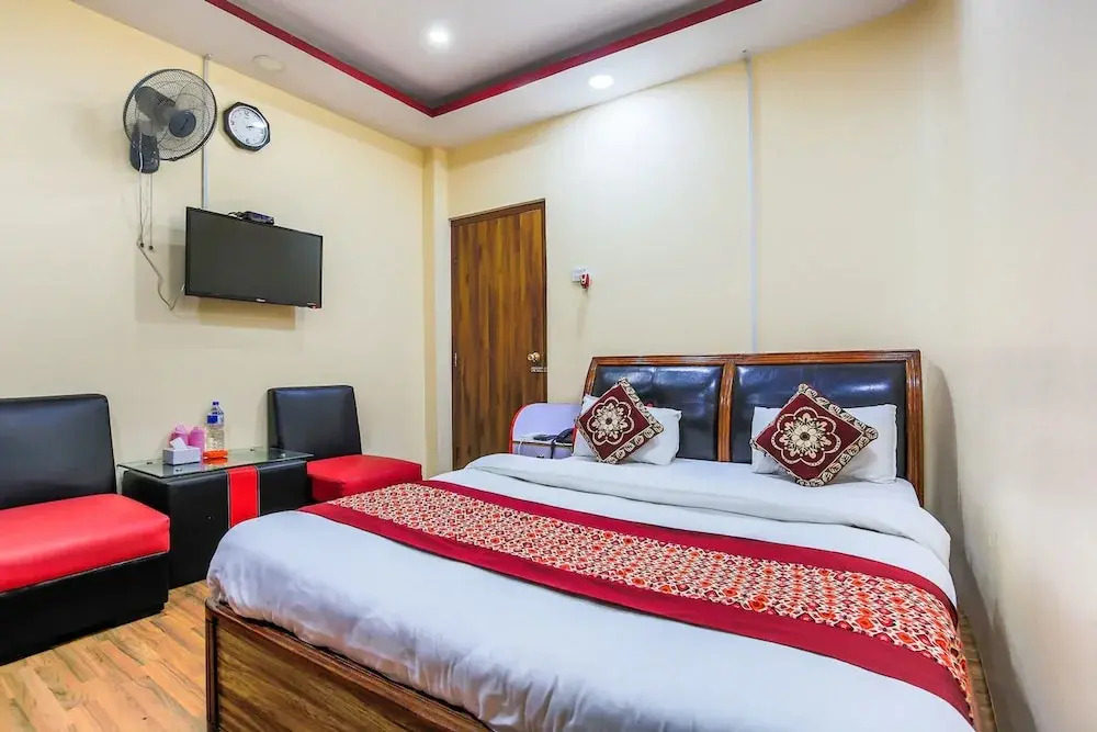 OYO 408 Hotel Taj