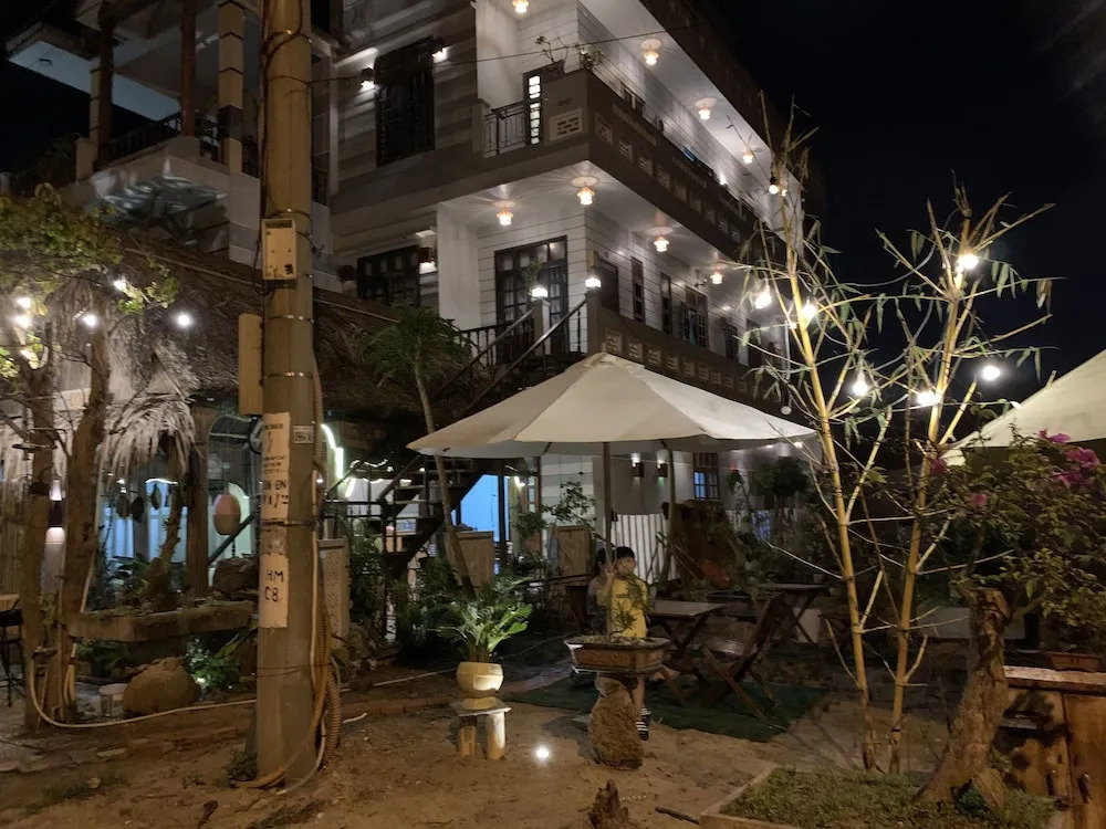 Hoi An Sea Sunset Villa & Bar