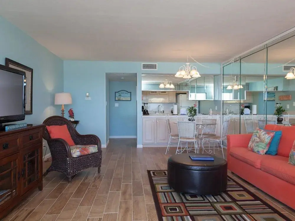 Gulf Shore Condo #303 - 1 Br condo by RedAwning