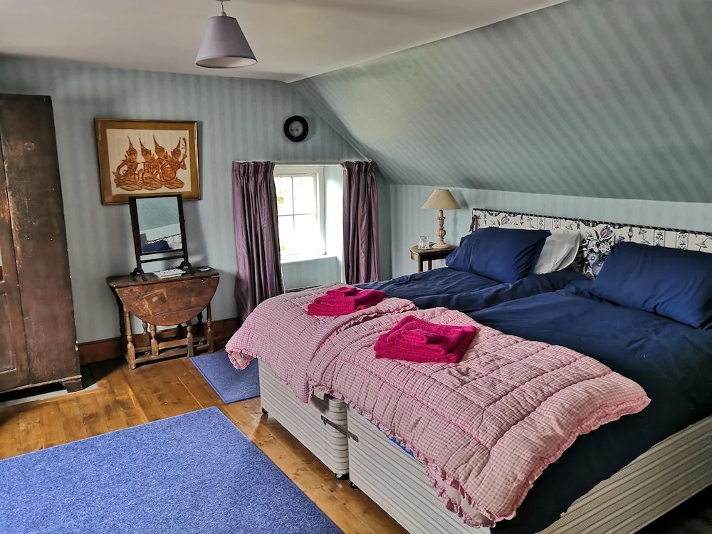 Beautiful 8-bed House in Angus