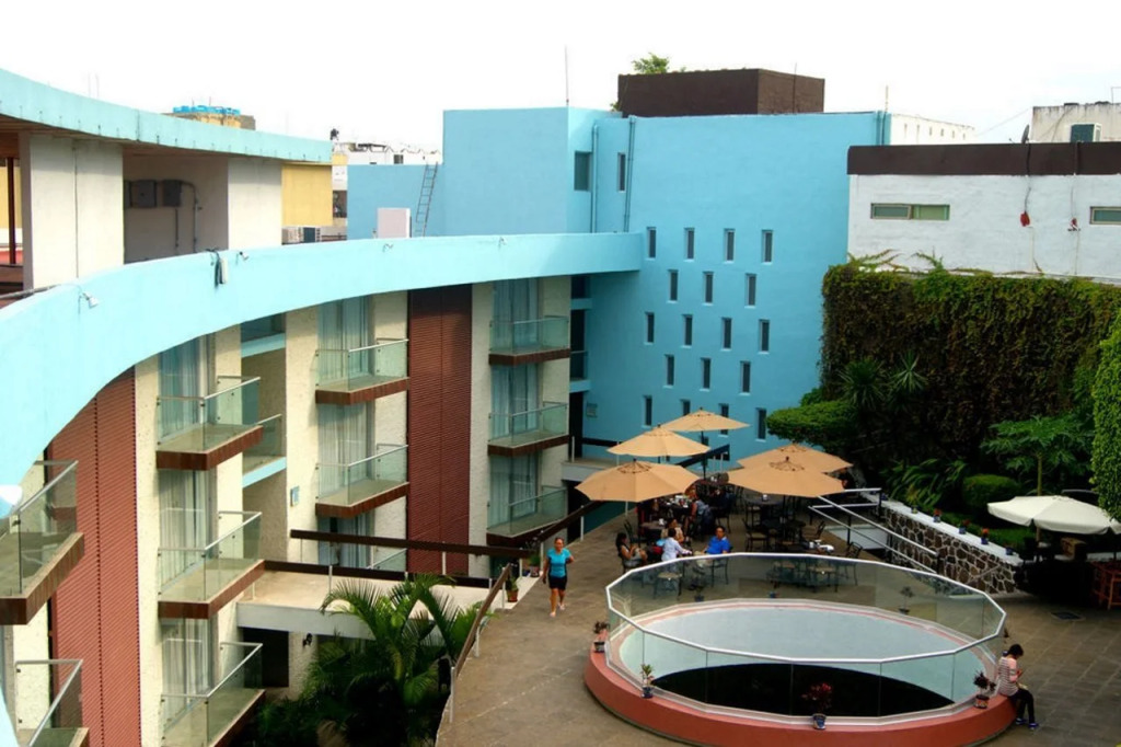 Country Hotel & Suites
