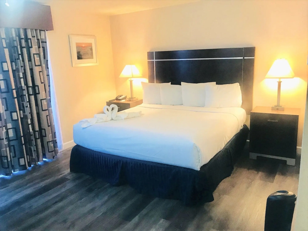 Harbor House Inn