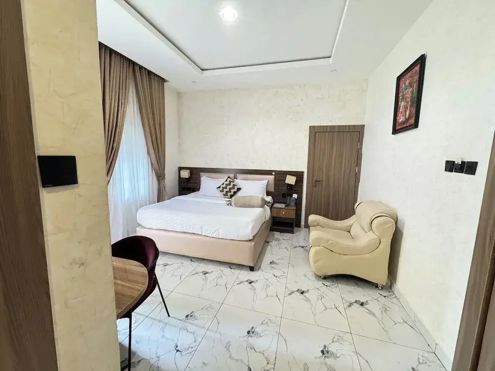 Silver Gate Hotel and Suites