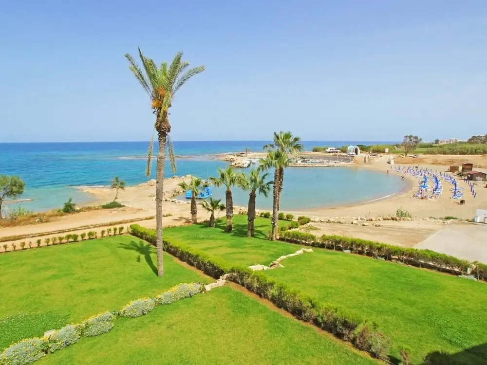 Paloma Paralimni in Paralimni