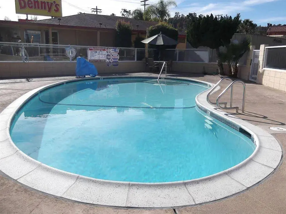 Relax Inn And Suites