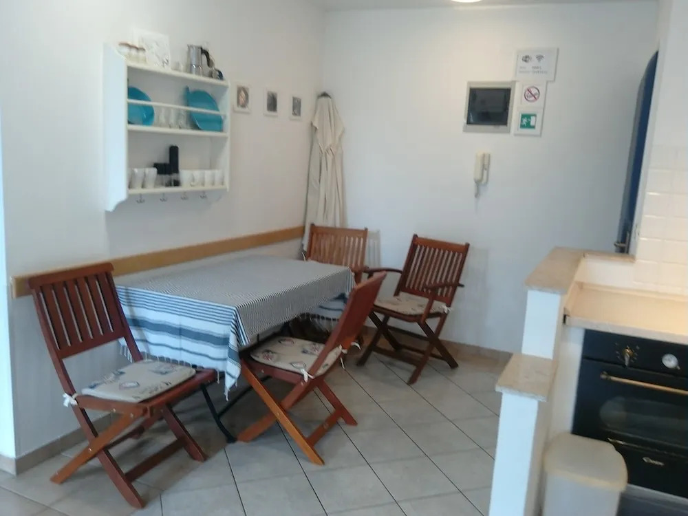 Linda Apartments Zambrattia