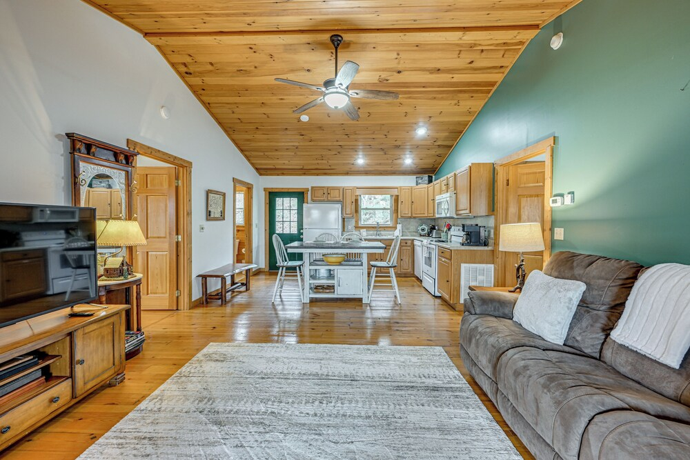 Mtn-view Bryson City Cabin: 1 Mi to Deep Creek