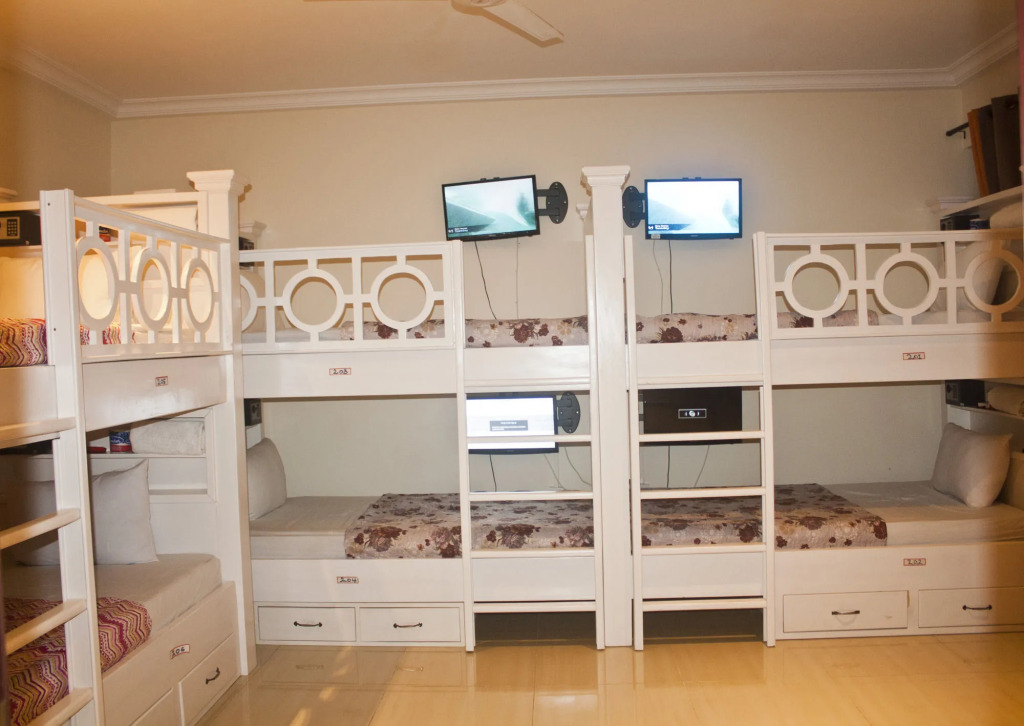 At Home Boutique Hostel and Suite