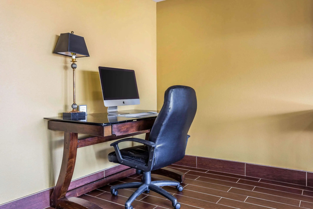 Quality Inn & Suites near Robins Air Force Base