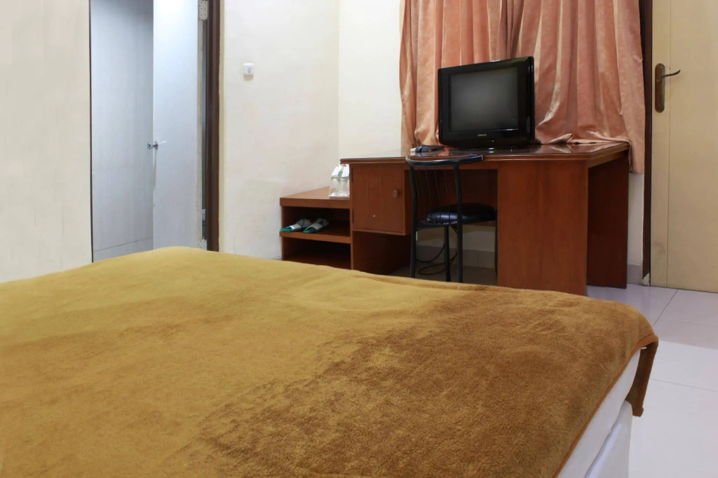 RedDoorz near Balai Kota Surabaya