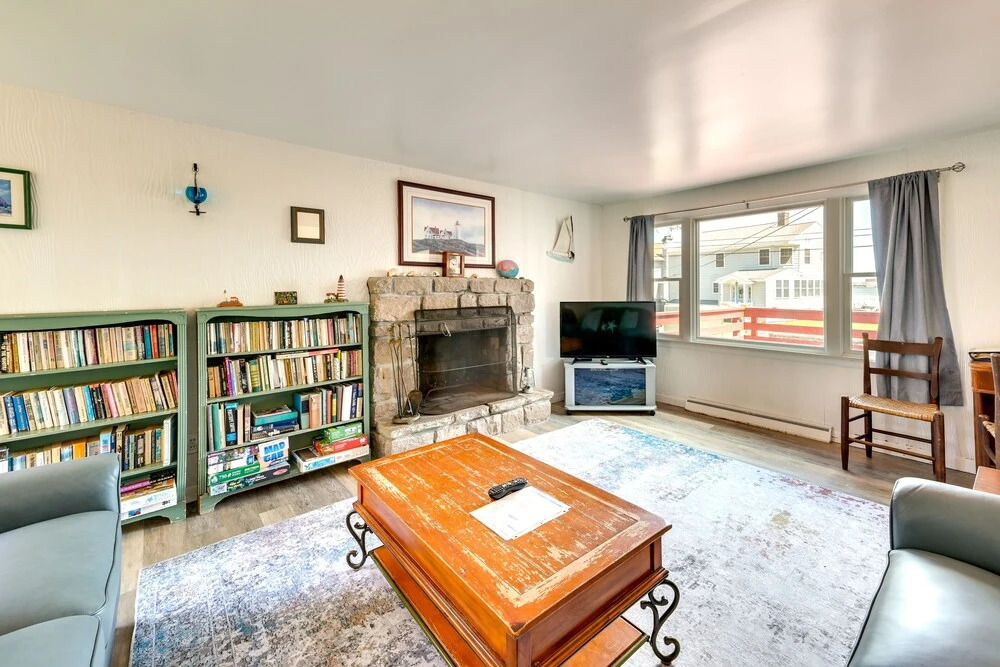 Charming Niantic Vacation Rental Walk to Beach!