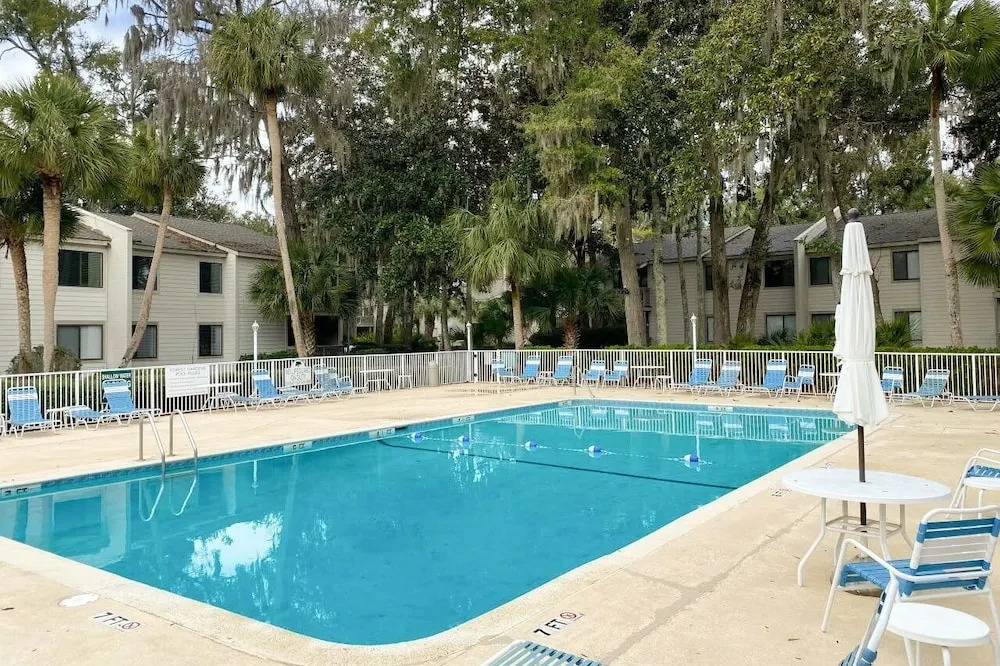 Beautifully Renovated 2 Br Villa Walk To Beach Condo