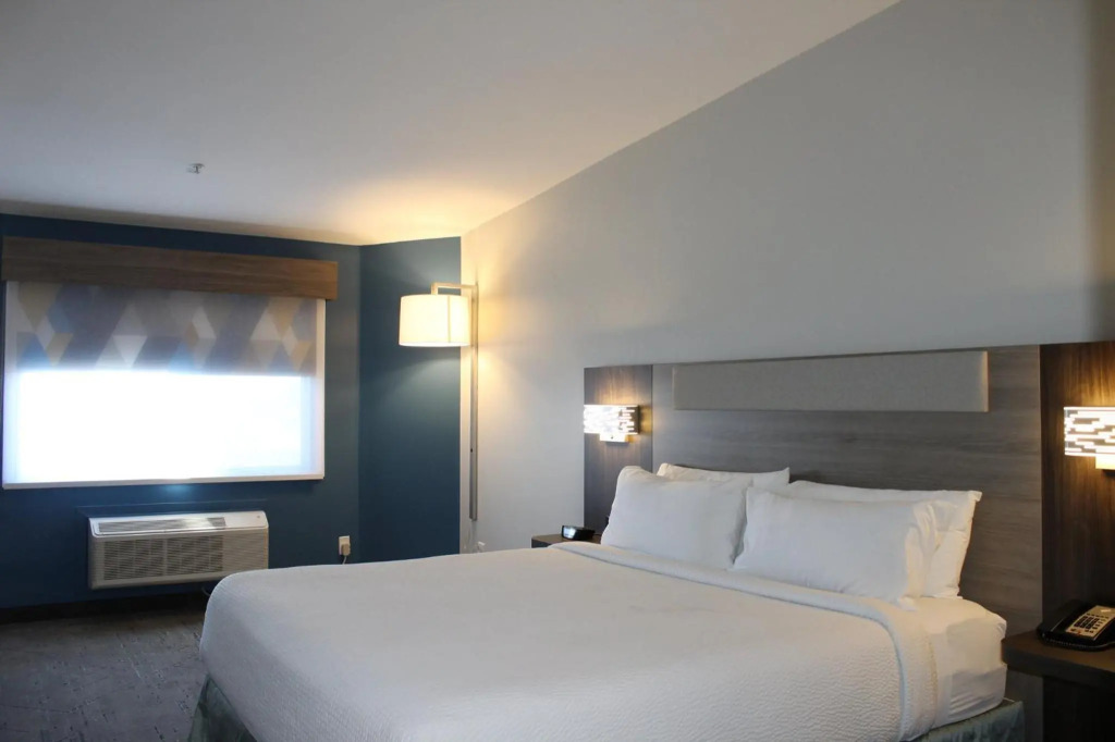 Holiday Inn Express Bakersfield by IHG