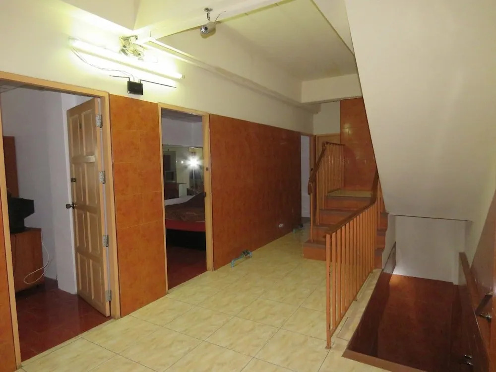Malee House and Restaurant