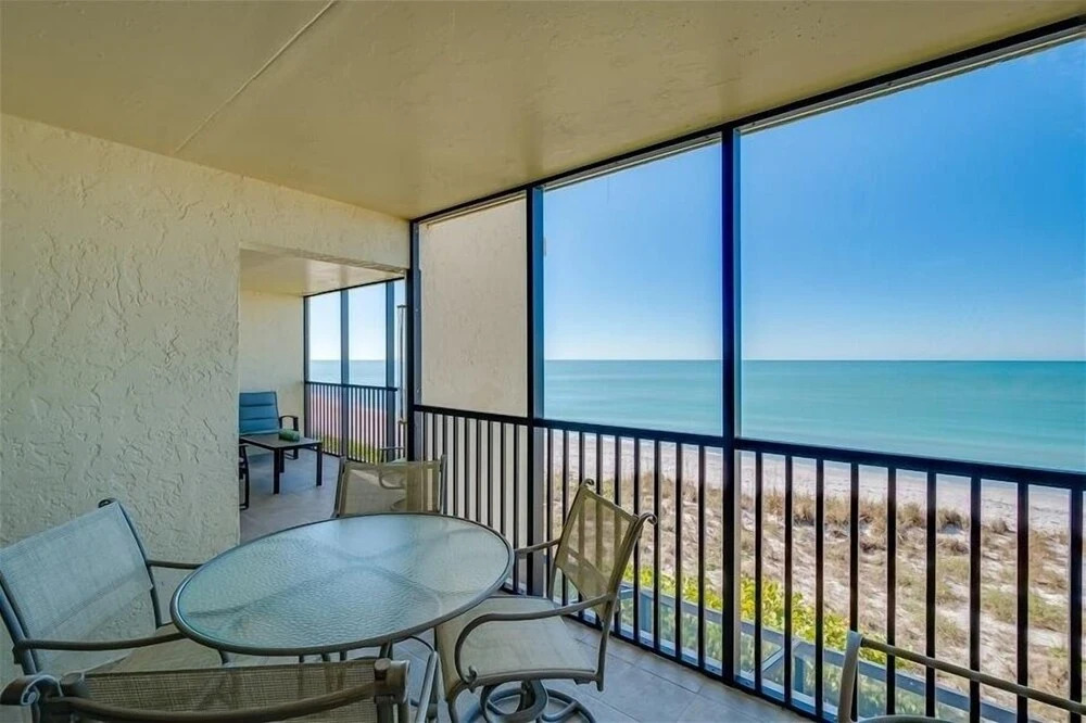 Sea Oats 215 2 Bedroom Home by RedAwning