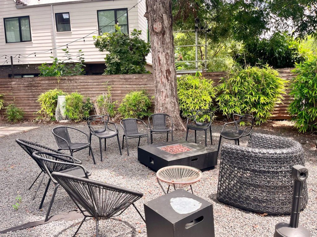 ATX Icon Mansion Rainey Street 6 min Walk