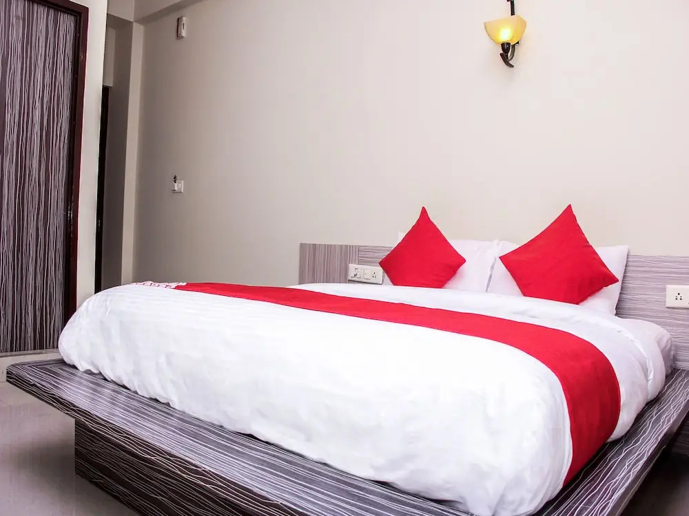 Capital O 14864 Hotel Satyam Inn