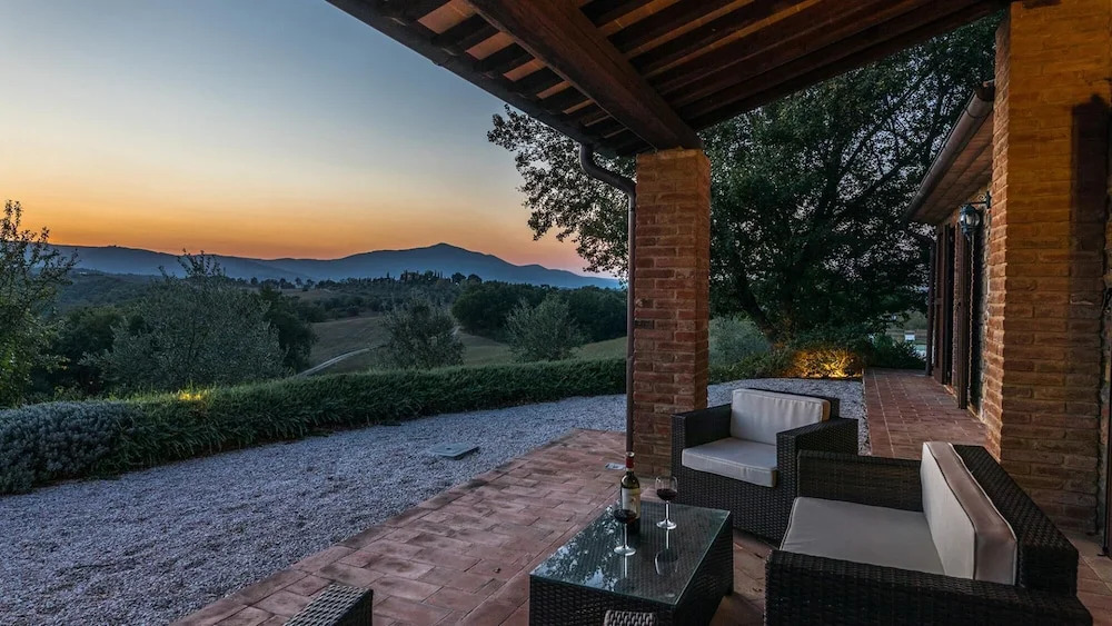 PODERE DI SALCI 10, Emma Villas