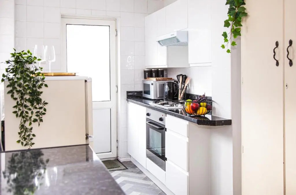 Contractor house, sleeps 5, close to restaurant's and bars, Long stays available, Oveyo Accommodation