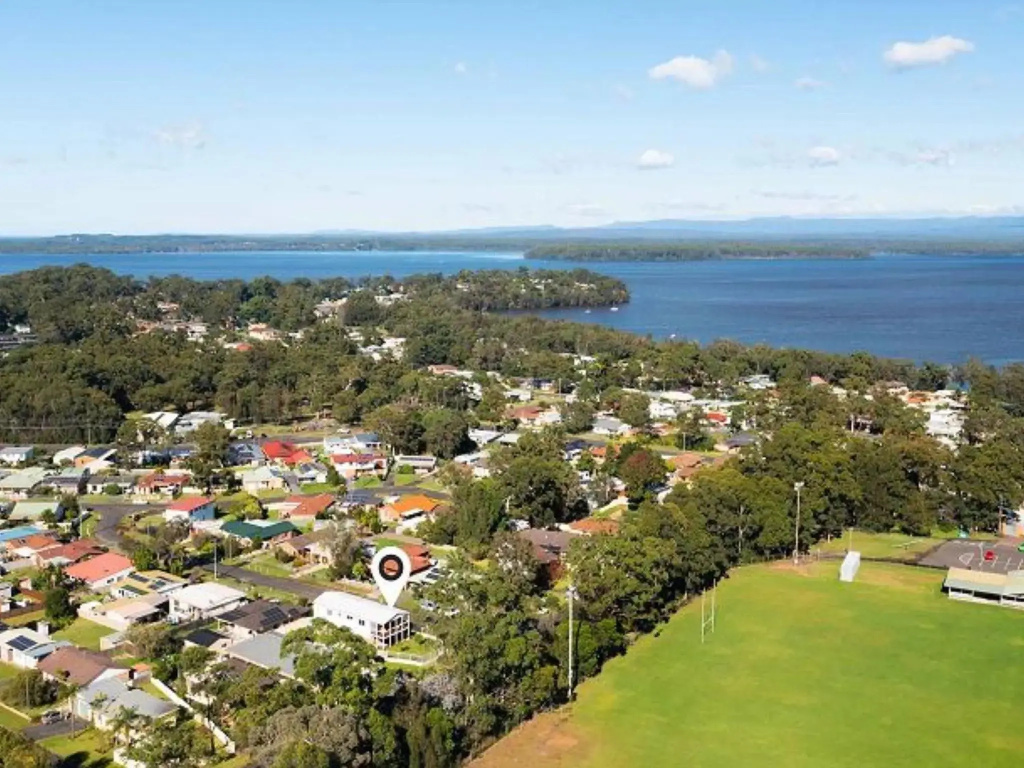 Pet Friendly Walk to the Water Park Shops and the Club