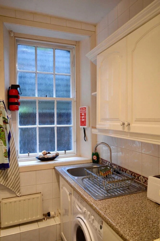 Homely, Comfortable 2 Bed in Historic Rose Street