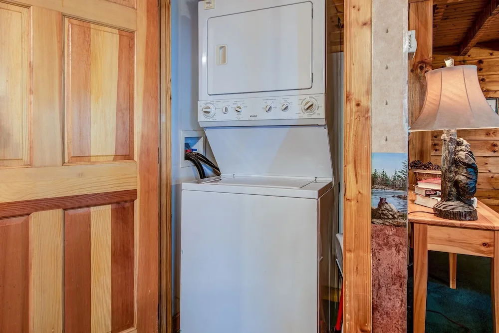 Douglas Lake Hilltop Hideaway