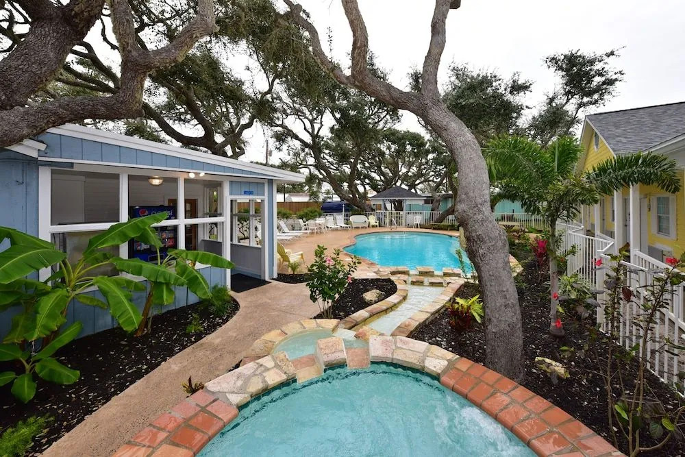D&R Pelican Bay Resort