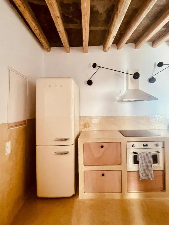 Th_eros House
