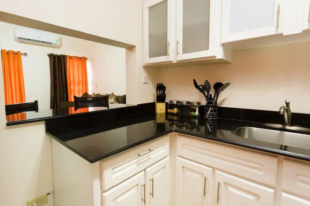 The Embassy Luxury Apt Crystal Towers I