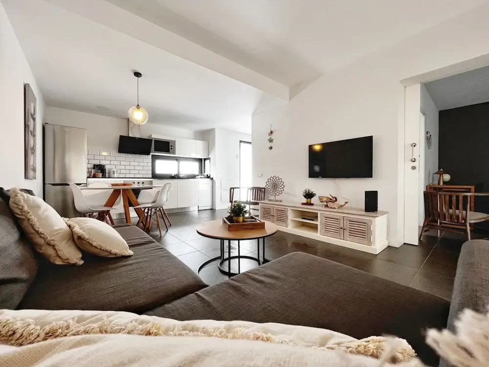 Apartment - Sleeps 4 - Parking - Beach Close