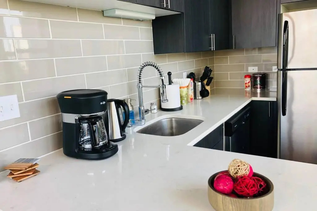 McCormick Place luxury corner apartment with optional parking for 6 guests