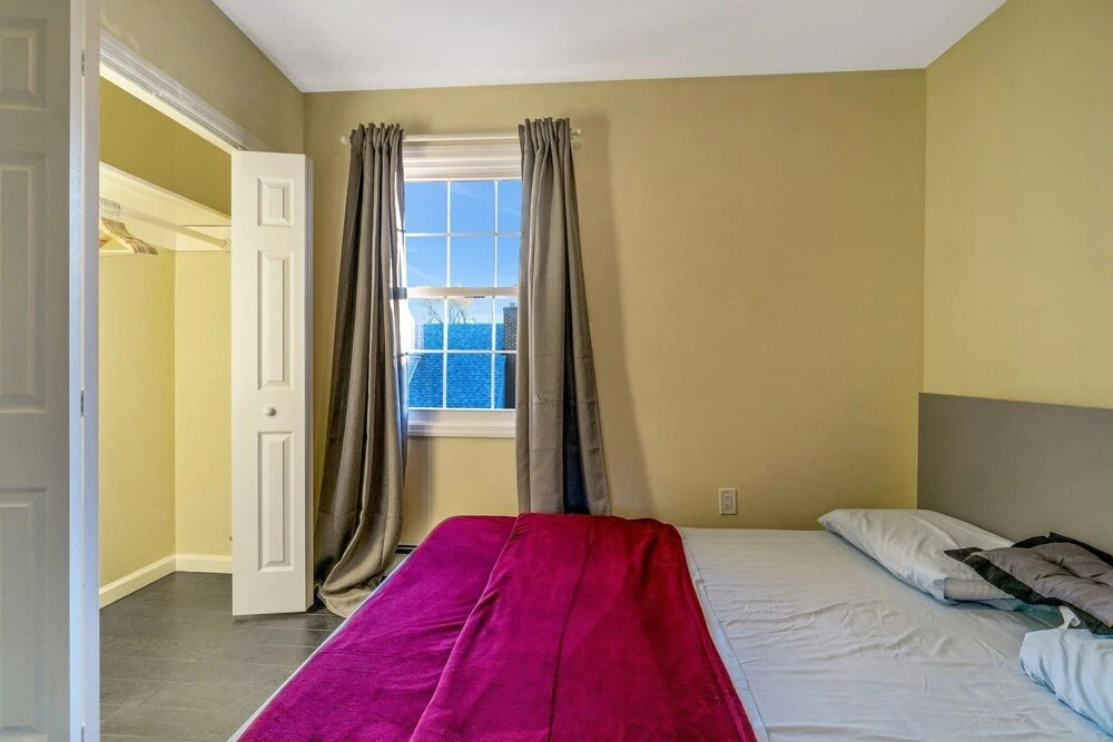 Comfy Queens Home - Just Minutes From Jfk Airport! 3 Bedroom Apts by Redawning