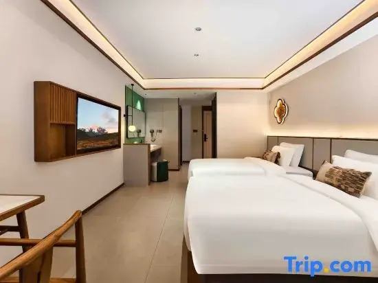Yiyun Jingyue Hotel (Yingzhou Wanda Plaza Erli Well Night Market)