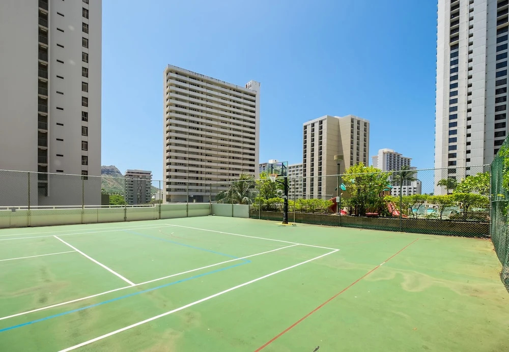 Waikiki Banyan Tower 2 by VRI Americas