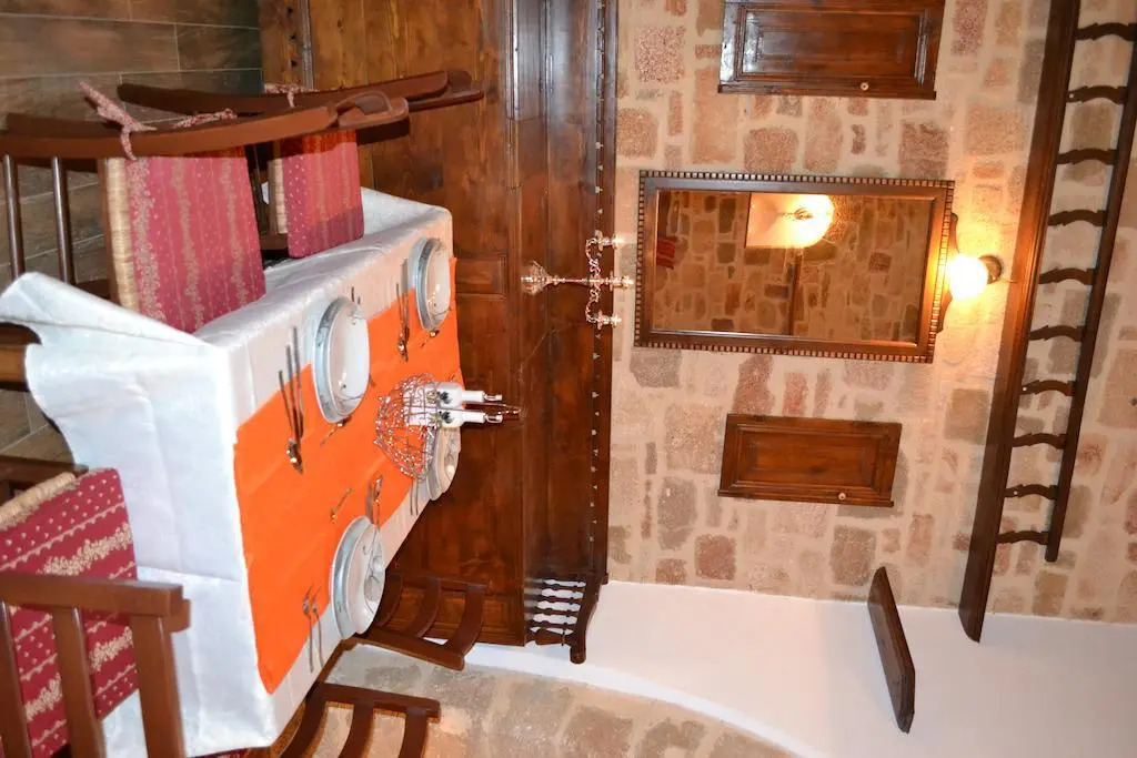 Villa Patitiri Traditional House with hot tub