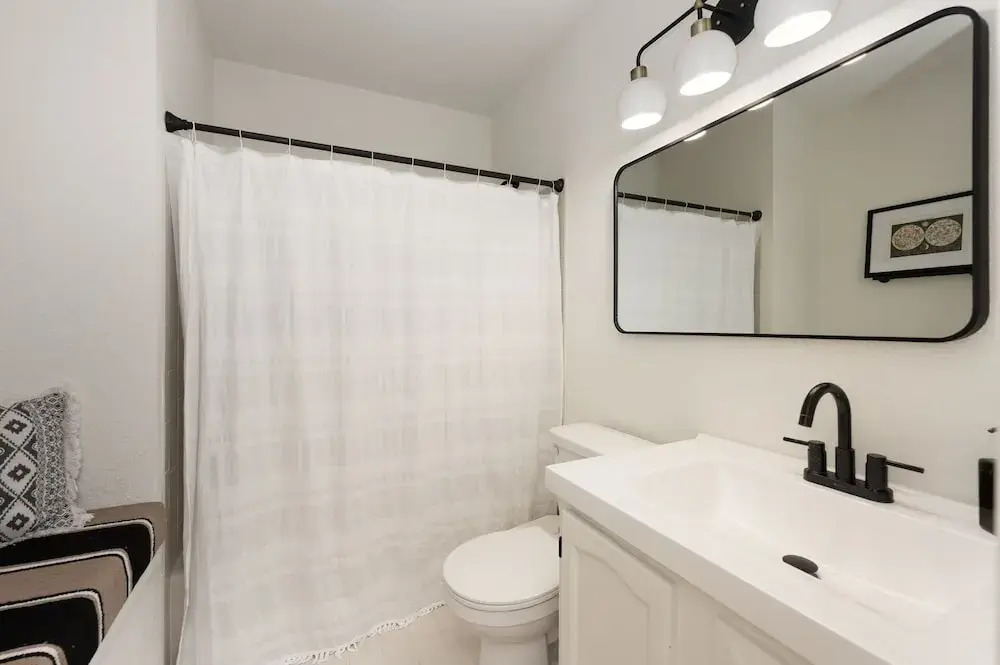 The Rail Haven 3 Bedroom Townhouse by RedAwning