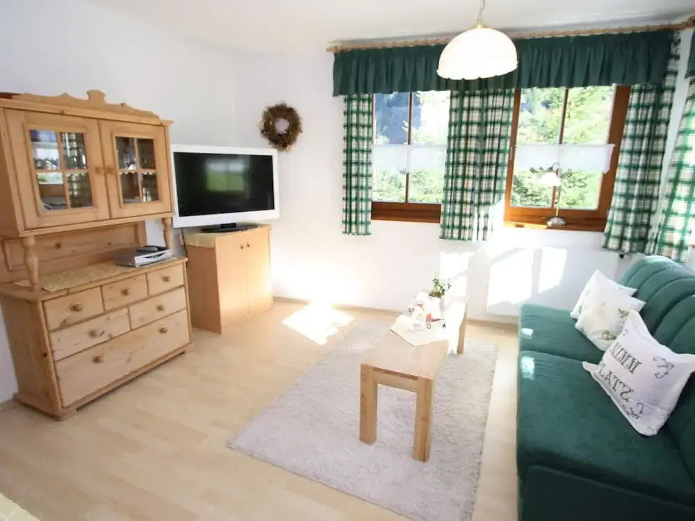 Sunlit Apartment near Ski Area in Hüttschlag