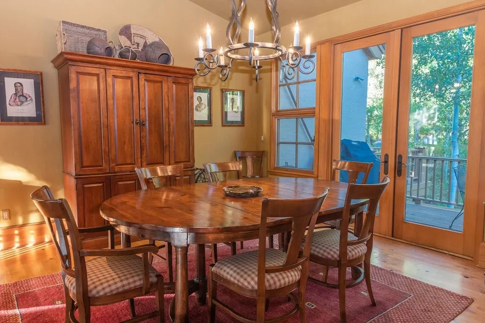 Modern Meets Mountains In This Airy 3 Bedroom Villa Villa