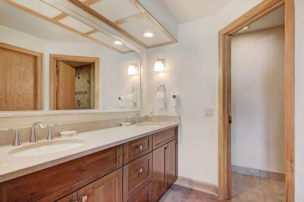 2705 Chateaux DMont