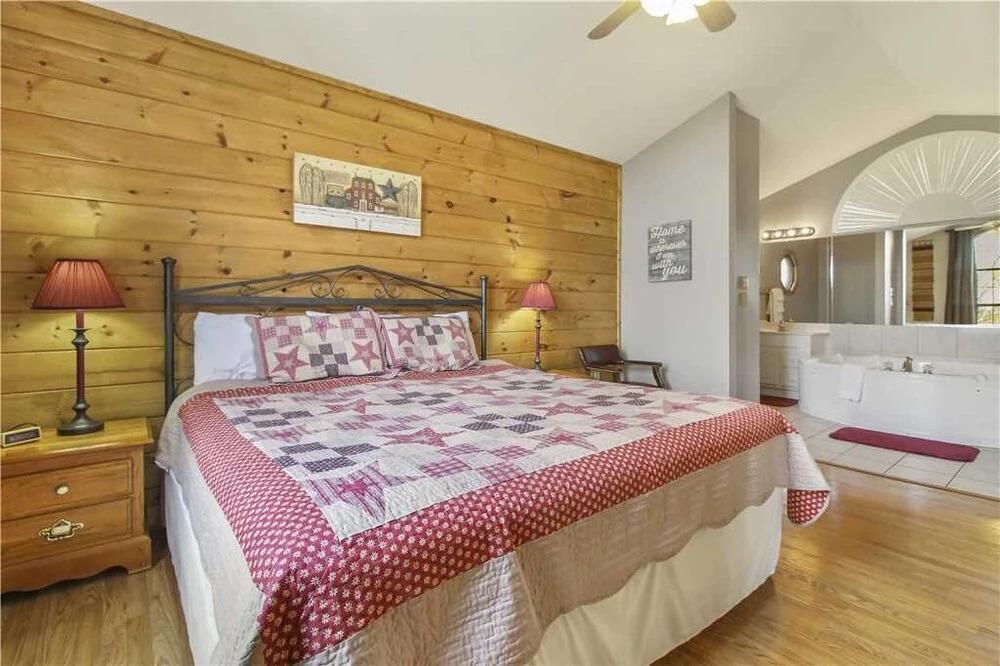 Autumn Leaves - Four Bedroom Cabin