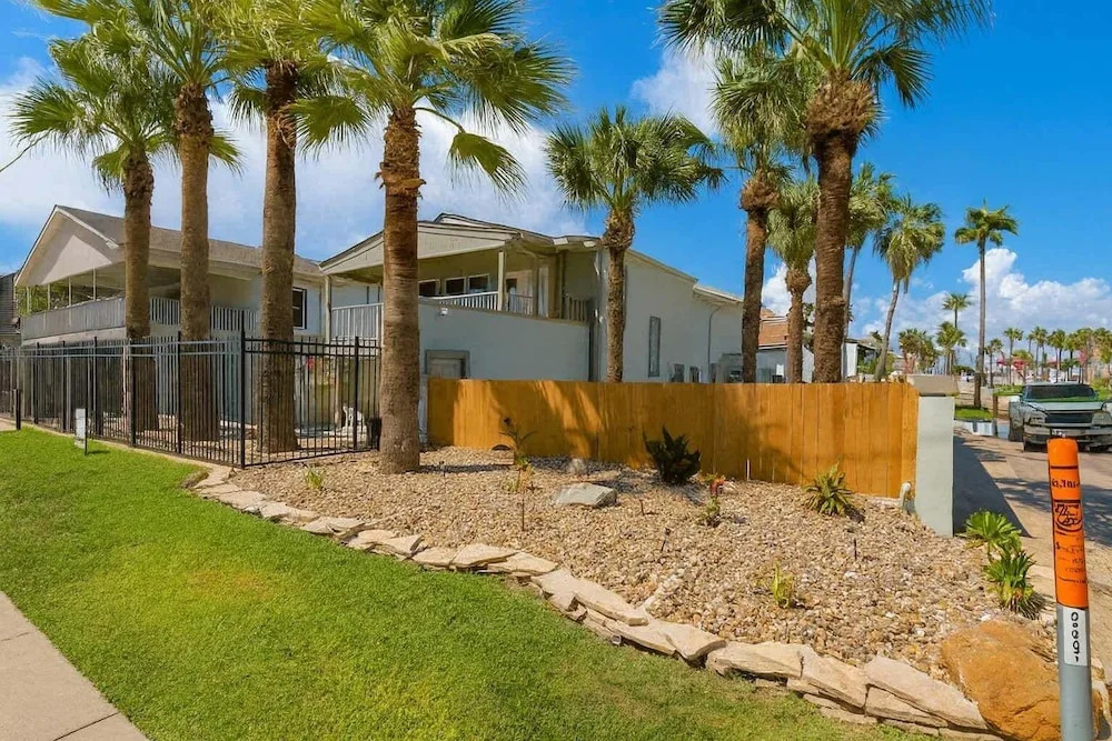 Bahama Mama House 4 Bedroom Home by RedAwning