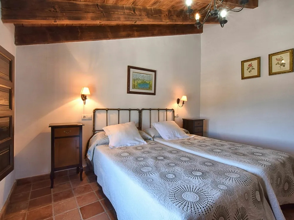Authentic Country Home with Private Swimming Pool near Torcal de Antequera Nature Park