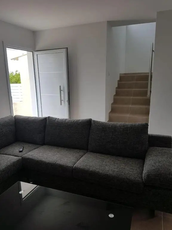 EPISTIMI 3 Bedroom Holiday House