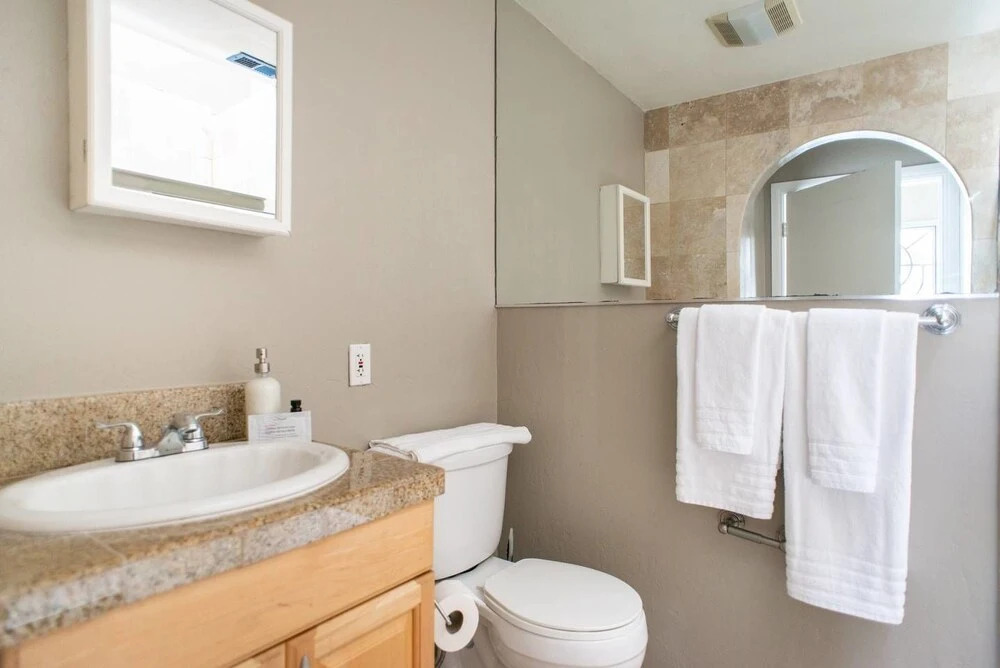 Charming 5br/3.5ba Mission Beach Home by Domio