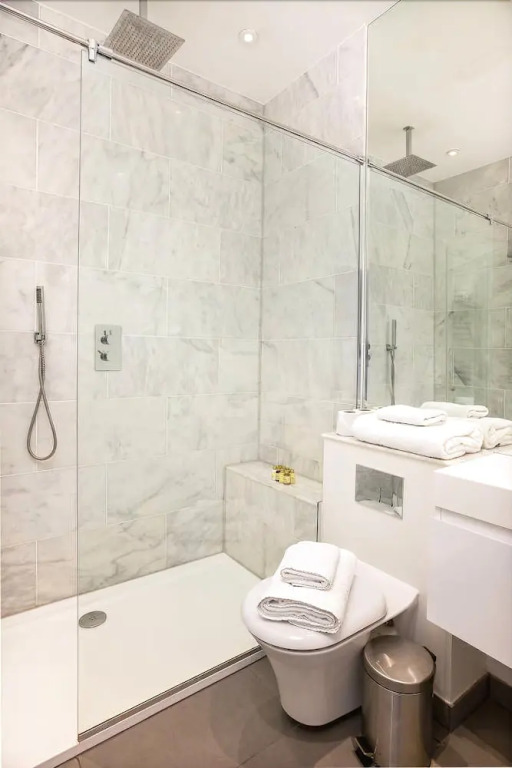 Stunning 2BR Home in West Kensington W/balcony