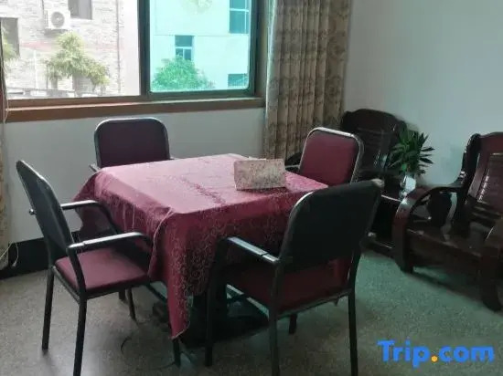 Tonglu Zhonghua Courtyard Homestay