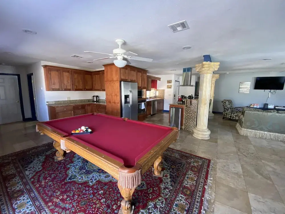 Las Vegas Elegance! Pool Table & Sparkling Pool! 3 Bedroom Home by RedAwning