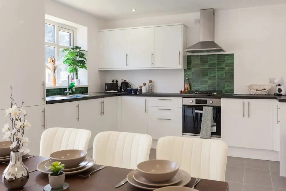 Perfect Booking 4 Bed Home in Stockport