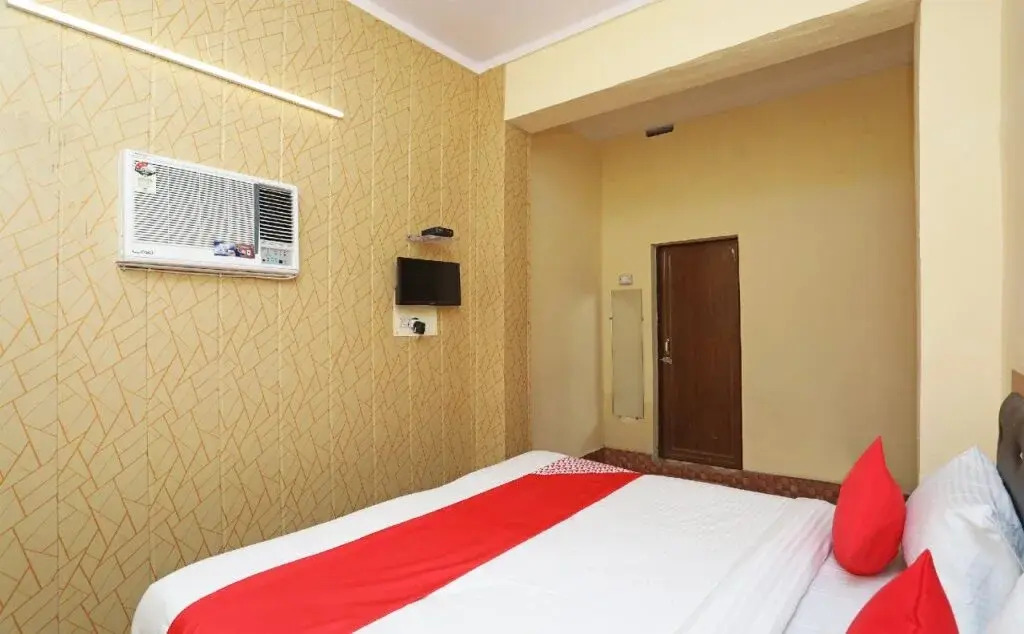 Royal Guest House By OYO Rooms