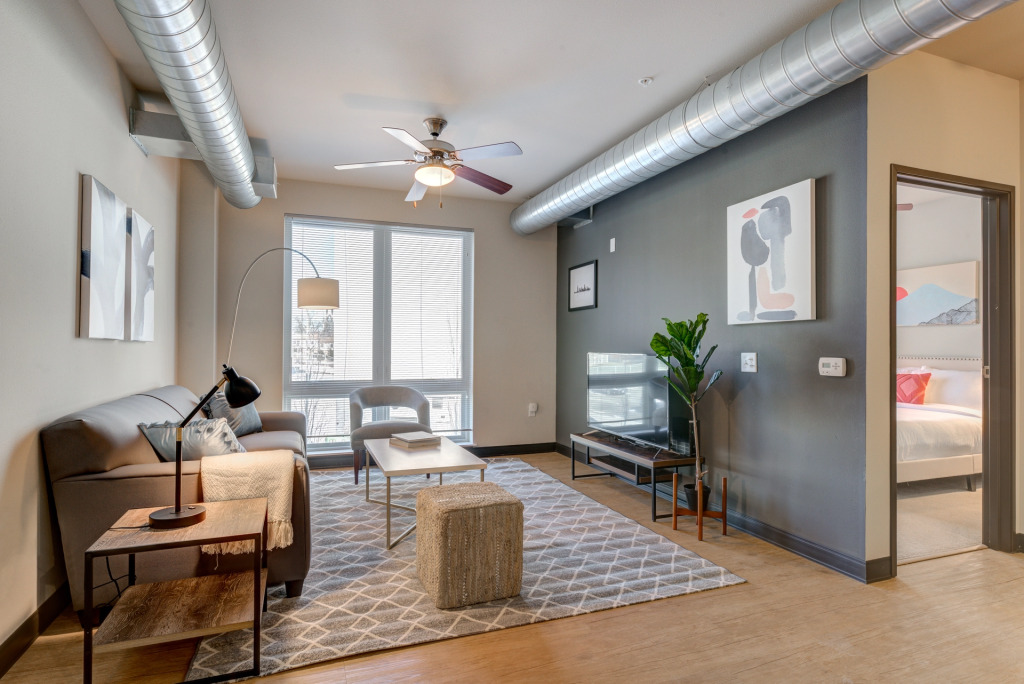 Milwaukee Beautiful Family 2BD 2BA Downtown Apartment